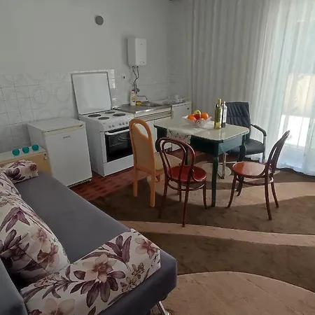 Lejlighed Bor S Velikom Terasom Idealan Za Boravak S Obitelji *