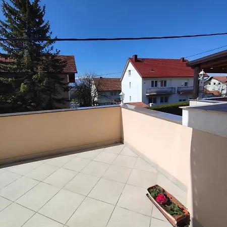 Lejlighed Bor S Velikom Terasom Idealan Za Boravak S Obitelji Livno