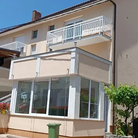 Apartman Bor S Velikom Terasom Idealan Za Boravak S Obitelji *