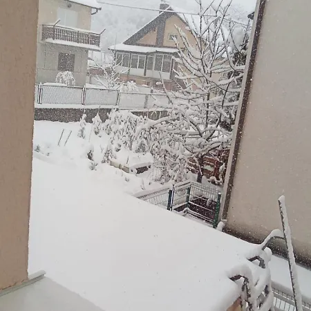 Bor S Velikom Terasom Idealan Za Boravak S Obitelji